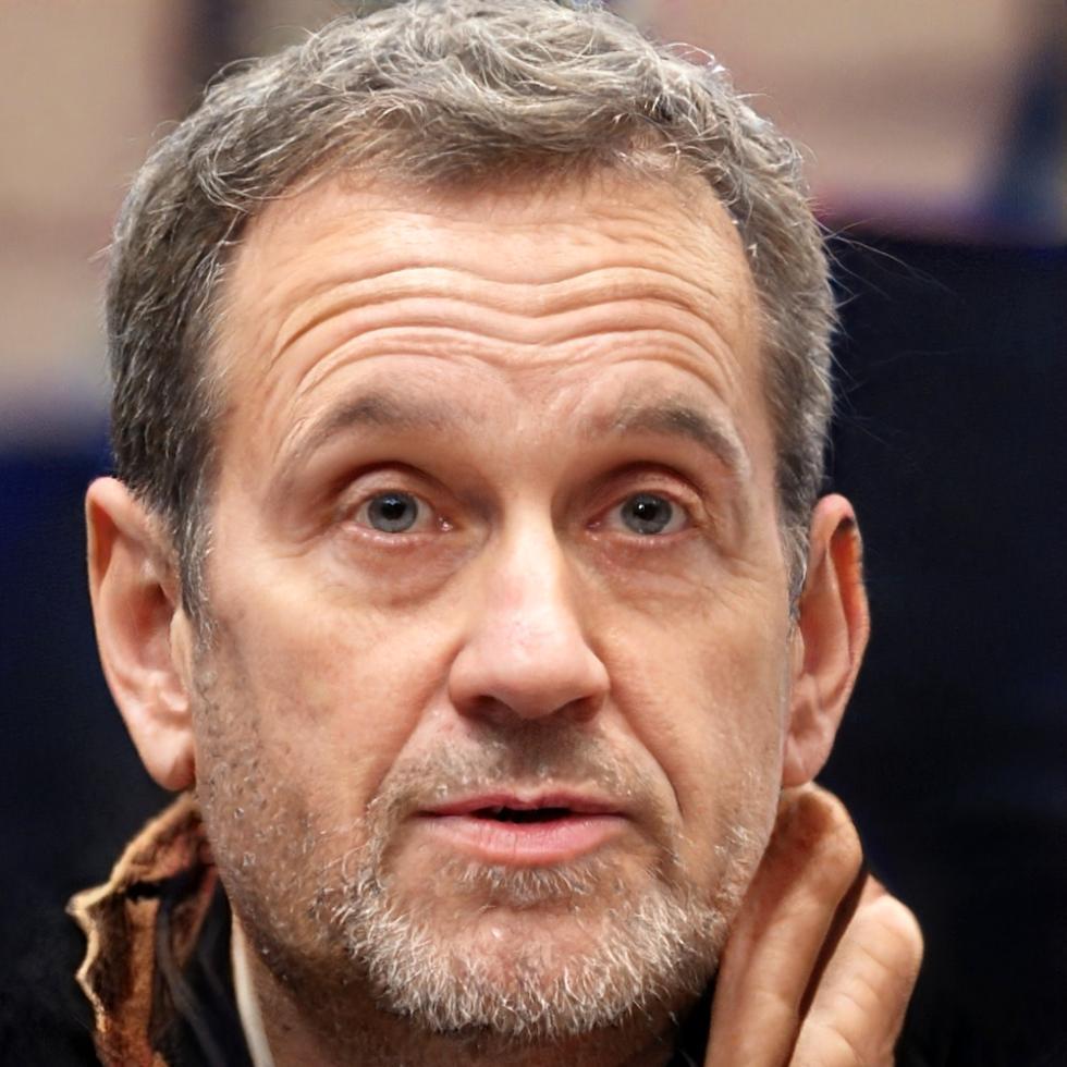 Portrait de Marc Dubois, expert en évaluation financière